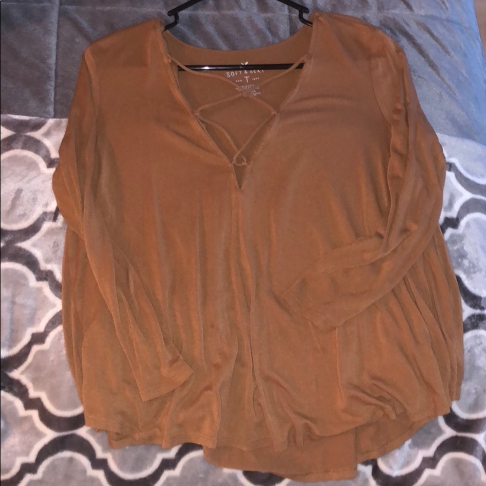 V neck American eagle shirt